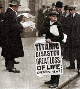 Krantenjongen met nieuws over de Titanic-ramp, 14 april 1912 door Unbekannt