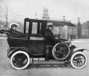 Op 2 maart 1911 ging minister van Binnenlandse Zaken, Mr. Winston Churchill naar het Paleis, 1911, 1945