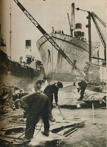 Op de Firth of Forth. Scheepsslopen bij Boness West Lothian, 1937 door Unbekannt