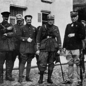 Aan het front en na ervaring commandeerde hij de 6e Royal Scots Fusiliers, ca. 1916, 1945
