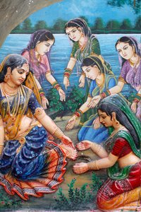 Op een dag toen Radha op weg was om Krishna te ontmoeten, stapte ze op de dikke schors van een rijpe tamarindevrucht en sneed haar voet. Dit vertraagde haar ontmoeting met Krishna; daarom vervloekte ze de boom dat zijn vruchten niet zouden rijpen. Vrindava door Unbekannt