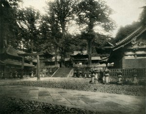 Een van de vele tempels in Nikko, Japan, een pelgrimsoord van heilige heiligdommen, 1936 door Unbekannt