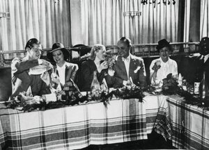 Opening van een restaurant door populaire Franse zangers, Parijs, september 1941