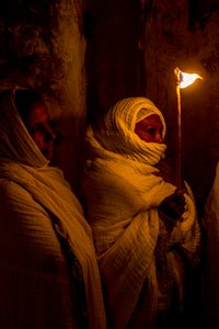 Orthodoxe Paaswake in het Koptische gedeelte van het Heilig Graf, Jeruzalem, Israël, 2018 (foto) door Unbekannt