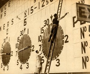 Schilders aan het werk op de White City tote, West-Londen, 1932, 1933 door Unbekannt
