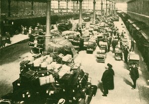 Bagage van passagiers op Talbot Road Station, Blackpool, in het vakantieseizoen, 1930
