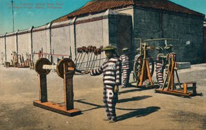 Gevangenen maken henneptouw in Billbid-gevangenis, Manilla, Filippijnen, ca. 1900 door Unbekannt