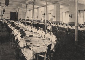 Leerlingen van het Smolny Instituut voor Adellijke Meisjes in de kantine, 1889 door Unbekannt