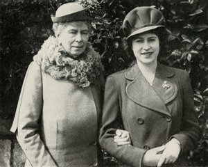 Koningin Mary met prinses Elizabeth, april 1944, 1951 door Unbekannt