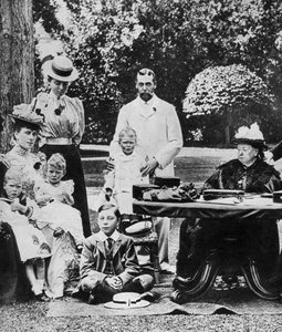 Koningin Victoria en familie in Osborne House, eind 19e eeuw door Unbekannt
