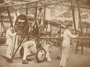 RAF-leerlingen die een vliegtuig tuigden op de technische school, Halton, Buckinghamshire, 1927 door Unbekannt