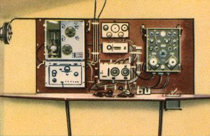Radiokamer aan boord van Dornier watervliegtuig, 1920s, 1932 door Unbekannt