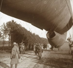 Ophijsen van een observatieballon, Somme, Noord-Frankrijk, 1916