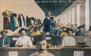 Lezer in sigarenfabriek, Havana, Cuba, ca. 1910s door Unbekannt