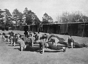 Rekruten van de Grenadier Guards bij fysieke training in Caterham