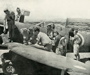Bijtanken en herbewapenen van Spitfire-jagers, Malta, Tweede Wereldoorlog, 1942-1944 door Unbekannt