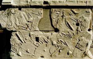 Reliëf met Romeinse schilden en harnassen