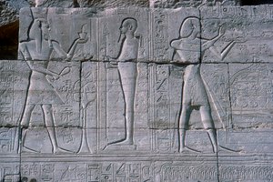 Reliëf toont Ramses II voor Ptah, Het Ramesseum, Tempel van Ramses II, Luxor, Egypte, ca. 1250 v.Chr.