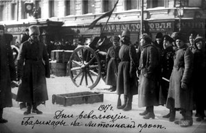 Revolutionaire barricades op Liteyny Prospekt, Petrograd, Rusland, 27 februari 1917