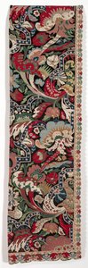 Rechterhelft van een paar borduurwerk bedgordijnen in de Bizarre stijl, 1710-1720