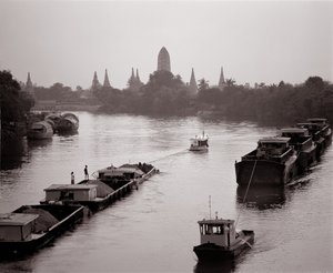 Rivierpramen op de Chao Phraya-rivier met uitzicht op Wat Chaiwatthanaram door Unbekannt