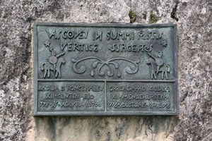 Roncesvalles slagmonument, Roncevaux, Spanje door Unbekannt