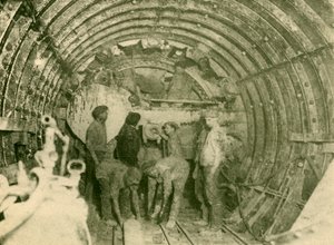 Rotary Cutter aan het Werk in de Vergrote Buis van de City en South London Railway Line, ca. 1930