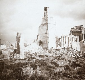Verwoeste kerk, Chauny, Noord-Frankrijk, c1914-c1918