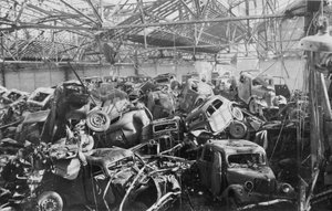 Ruïnes van de Renault-fabriek, Boulogne-Billancourt, Parijs door Unbekannt