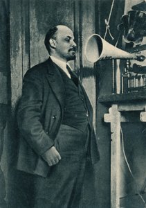 Russische Bolsjewistische leider Vladimir Lenin bij een radio-opname in het Kremlin, Moskou, Rusland, 1919 door Unbekannt