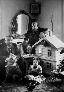 Russische auteur Alexander Kuprin thuis met zijn familie, Gatchina, Rusland, begin 20e eeuw
