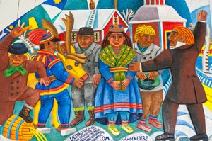 Sami-kunst; het dagelijks leven van de Sami-mensen; kleurrijk houtsnijwerk; Sami-Christelijk altaarstuk ontworpen door kunstenaar Bror Hjort in de houten kerk van Jukkasjärvi; Lapland; Norrbotten County; Zweden; Scandinavië; Europa