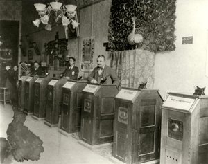 San Francisco Parlor met kinetoscopen (1894-1895) door Unbekannt