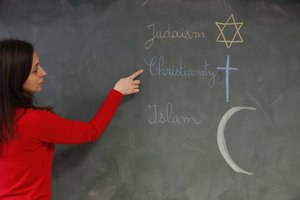 Schoolleraar legt religies uit, Montrouge door Unbekannt