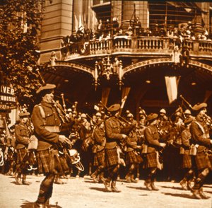 Schotse soldaten, 14 juli 1919 door Unbekannt