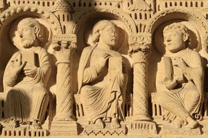 Beelden. Deur van de zuidelijke ingang. Sint-Stefanuskathedraal.