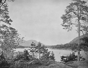 Shelving Rock Mountain, Lake George, New York, c1897 door Unbekannt