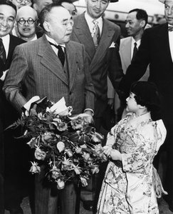 Shigeru Yoshida arriveert bij het Vredesverdrag van San Francisco, VS, april 1952 door Unbekannt