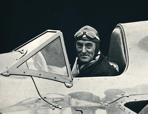 Sir Malcolm Campbell aan het stuur van Bluebird door Unbekannt
