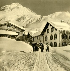 Skiërs in Stuben am Arlberg, Vorarlberg, Oostenrijk, c1935 door Unbekannt