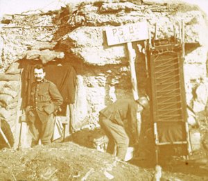 Soldaten in frontlinie loopgraven, ca. 1914-1918
