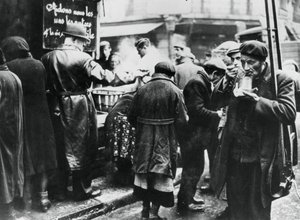 Soepkeuken voor de behoeftigen, les Halles, door Duitsland bezet Parijs, februari 1941 door Unbekannt