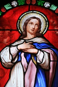 Glas-in-loodraam: Maagd Maria, Beaune, Frankrijk