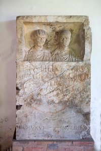 Stele, Lucio Ostillio Siro, I eeuw