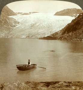 Stroom van vast ijs Hardanger gletsjer en meer waar het smelt, Noorwegen, ca. 1905 door Unbekannt