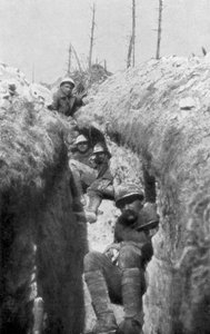 Brancarddragers in een loopgraaf, ten zuiden van Cornillet, Eerste Wereldoorlog, 20 mei 1917