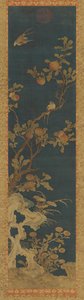 Tapijt: vogels, perzikboom, rotsen en bloemen op een blauwe achtergrond, Qing dynastie, 1644-1911