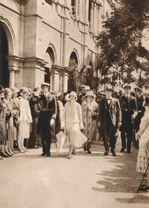 De hertog en hertogin van York en koningin Elizabeth verlaten een receptie in Brisbane
