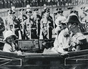 De hertog en hertogin van York verlaten de St. Paul