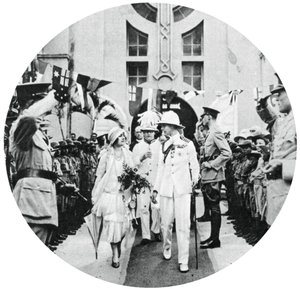 De hertog en hertogin van York bezoeken het graf van admiraal Benbow, Kingston, Jamaica, 1927, 1937 door Unbekannt